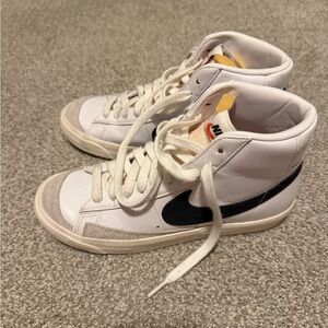 Nike Blazer Mid Sneakers – White/Black